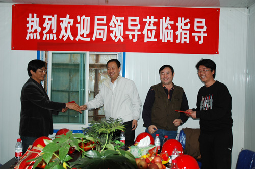 1.局长魏连伟赴太原工地慰问职工.jpg/