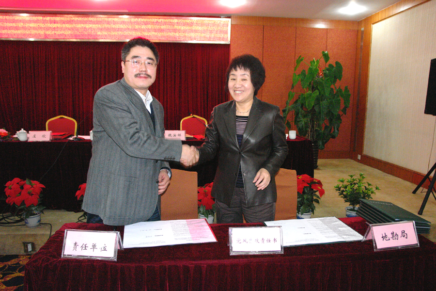 5.局2011年工作会局长魏连伟与基层单位签订绩效考核责任书.jpg/