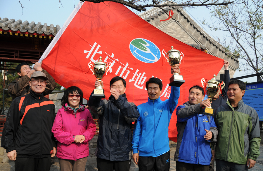 7.局领导为团体一二三等奖颁奖