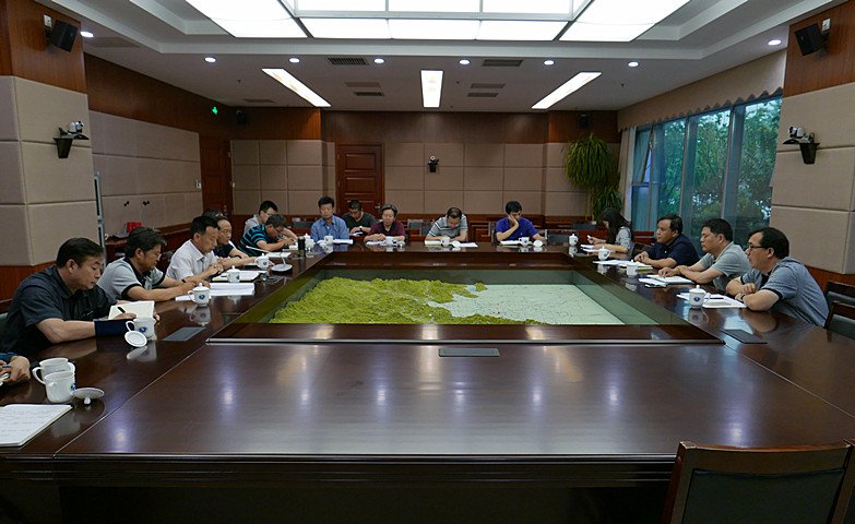 5.6月13日，副局长刘连刚主持召开“2017年汛期突发地质灾害防治工作”专题会，对汛期突发地灾防治工作作出全面部署。.jpg/