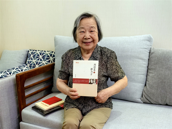 27 20240530（祁颖）传承优良家风共话爱国情怀 离退休五支部与邵力子后代共同开展主题党日活动 (5).jpg