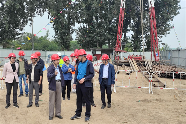 48 20240929（赵龙）市规自委领导到地面沉降监测网建设工程施工现场开展督导检查 (4).jpg