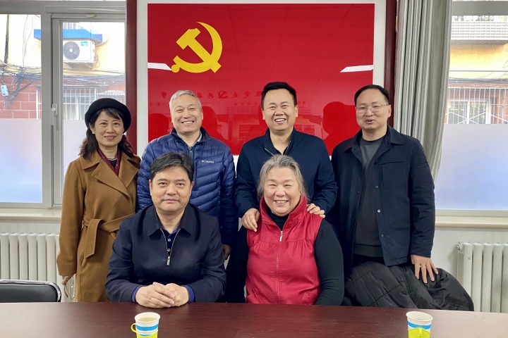 20250117（田玉菊）市地环所工会春节前夕开展走访慰问劳模活动.jpg