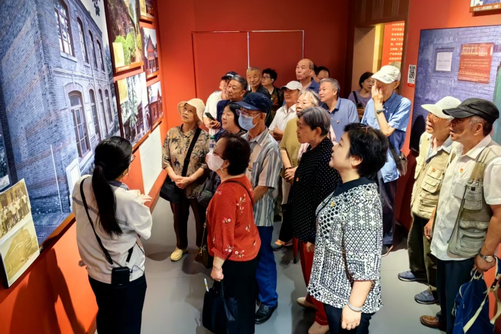 20250617（祁颖）市地环所离退休党员在“二七”纪念馆开展主题教育实践活动 (4).jpg