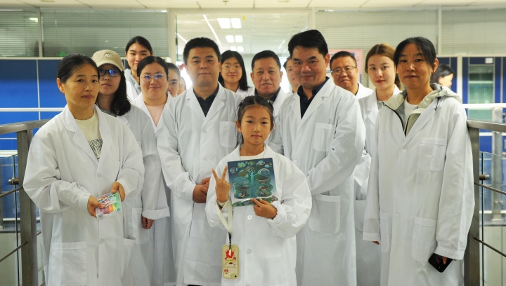 20250926（张鸿斌）沉浸探索水科学实验室，零距离体验水质检测奥秘 市地环所“见证每一滴水的清澈”开放日活动圆满举行 (1).jpg