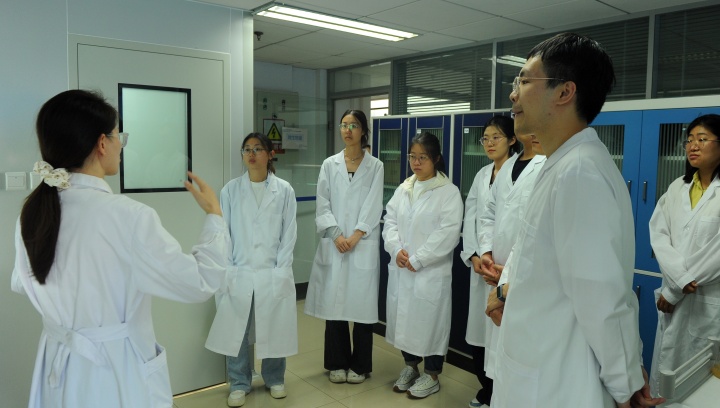 20250928（张鸿斌）校外知识延伸赋能，强化水资源保护体系认知 市地环所举办产学研一体化主题科普活动 (3).jpg