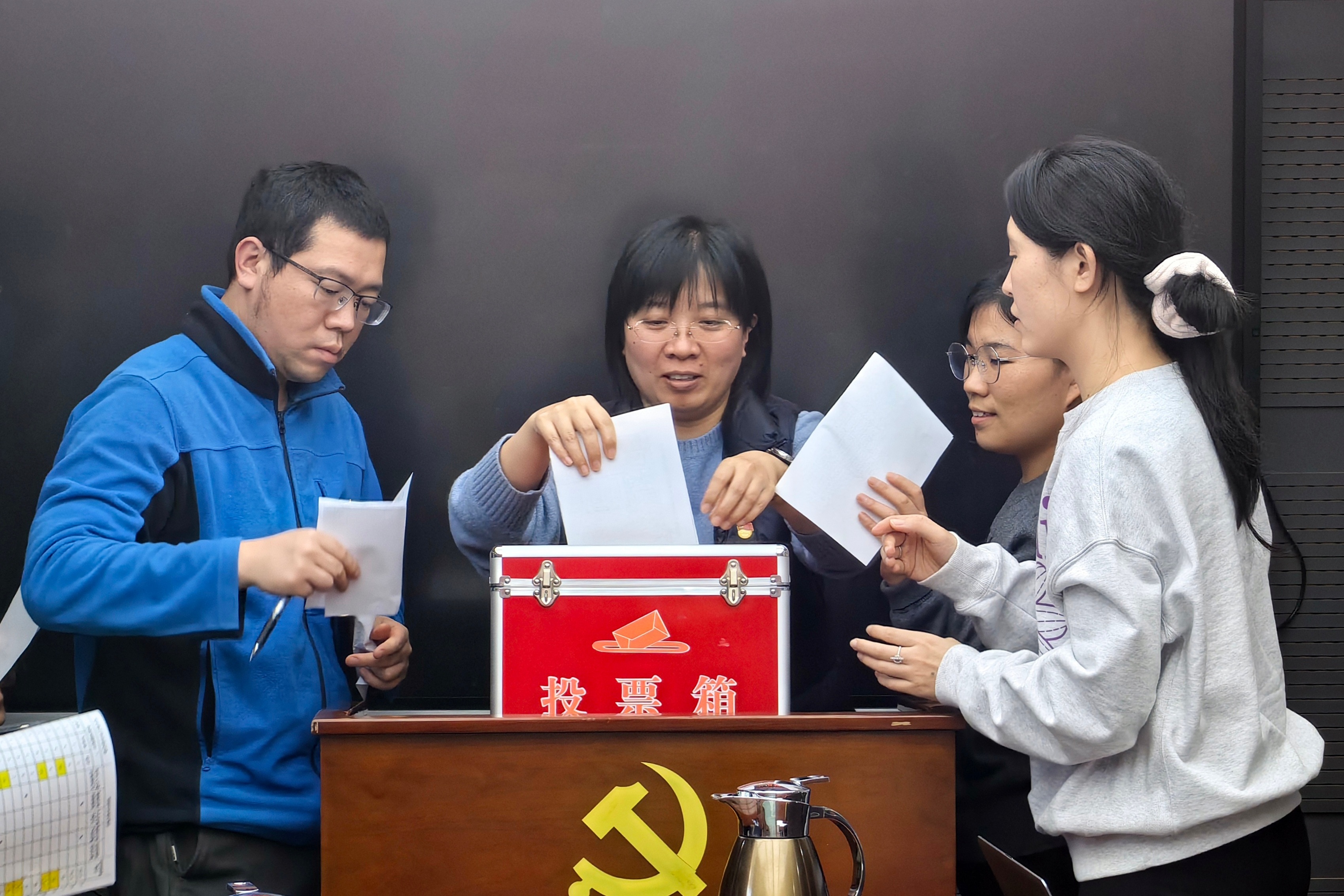 1769738400025.jpg 20260116(姜霄涵)市地环所召开2025年度党组织书记抓党建述职评议工作会 (1).jpg