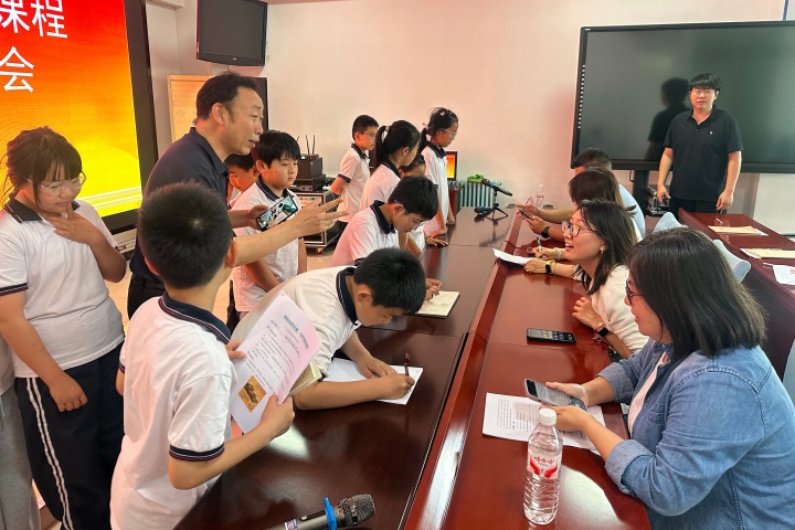1781232719189.jpg 20260521(刘云飞 王秀丽)迎全国科技工作者日 地质科技工作者进校园 地质小课题研究导师双选活动顺利启动 (3).jpg