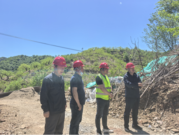 集团领导杨凤山深入密云区古北口镇地质灾害治理施工项目一线,开展全面督导检查