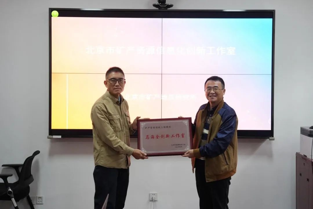 1730725794399.gif 2.gif