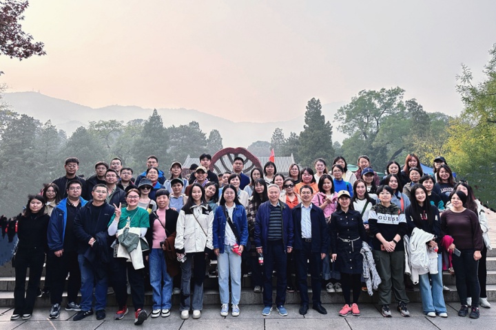 1731634817822.jpg 20241025(王然)市地环所工会组织职工开展“登香山 寻找中国红”健步走随手拍活动.jpg