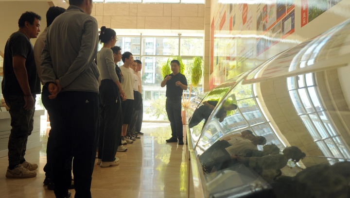 1762131158394.jpg 20250928(张鸿斌)校外知识延伸赋能,强化水资源保护体系认知 市地环所举办产学研一体化主题科普活动 (1).jpg